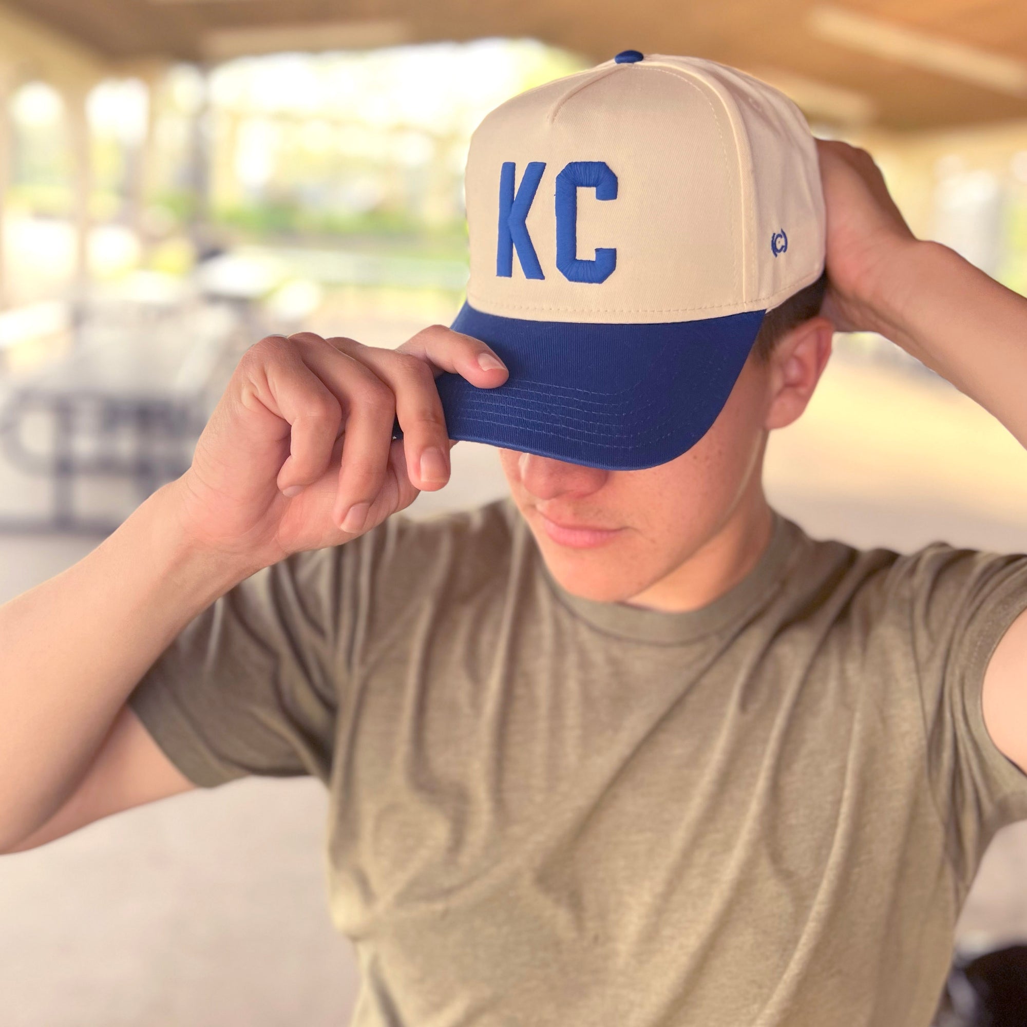 Vintage Two-Tone Hat Customizer